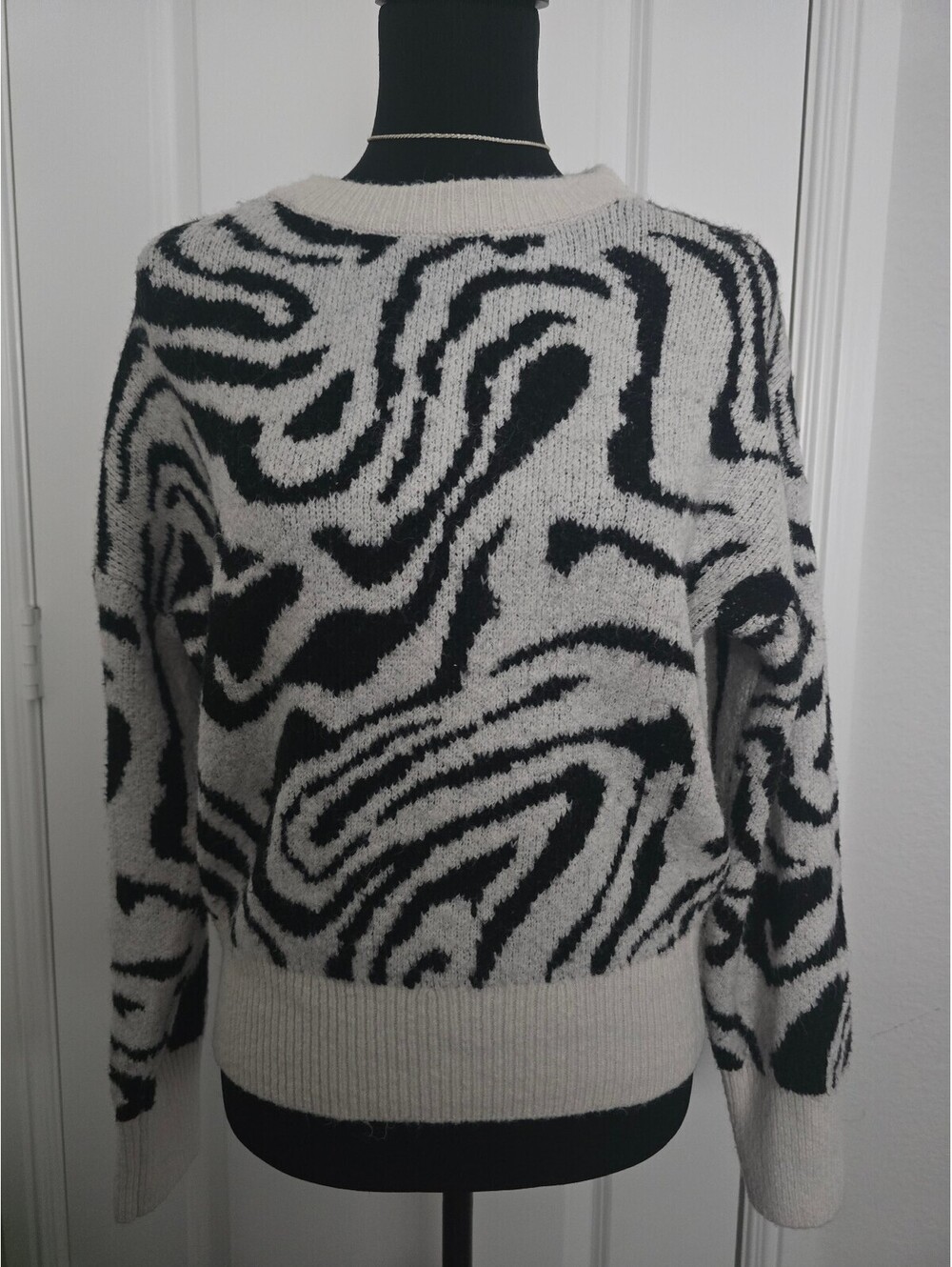 Industry Black and White Abstract Pattern Sweater Large